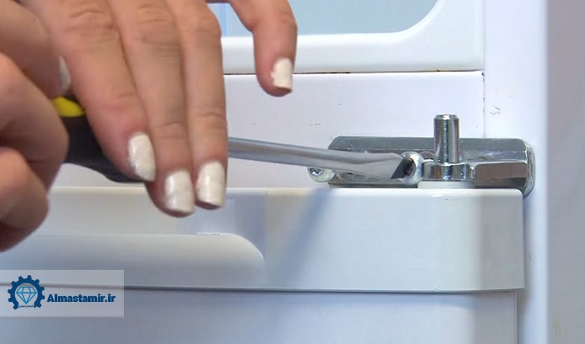خرابی لولاهای درب یخچال و شیوه تعمیر آن
