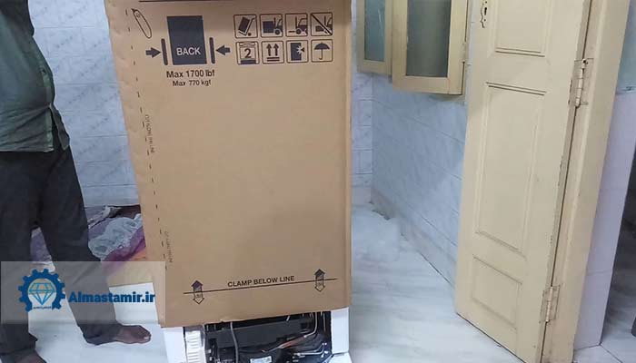 1. محل قرارگیری و نصب یخچال را مشخص کرده، سپس بسته بندی را باز کنید