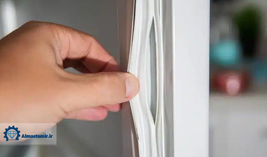 1. پاره شدن لاستیک درب یخچال دیپوینت