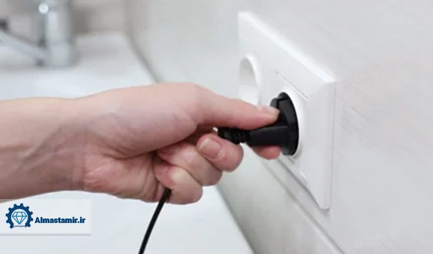 قطع برق با کشیدن دوشاخه