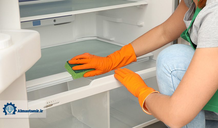 به طور مرتب یخچال کلور را تمیز کرده و از نشت آب در داخل آن جلوگیری کنید.
