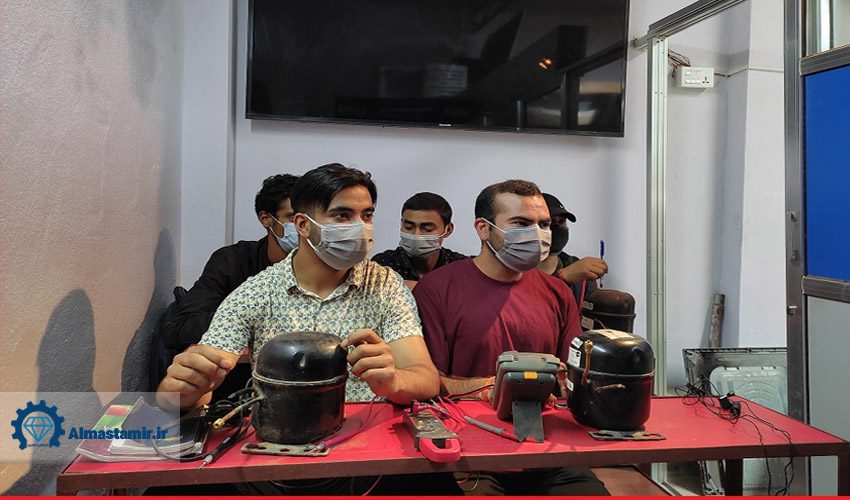 تکنسین‌های آموزش‌دیده و متخصص