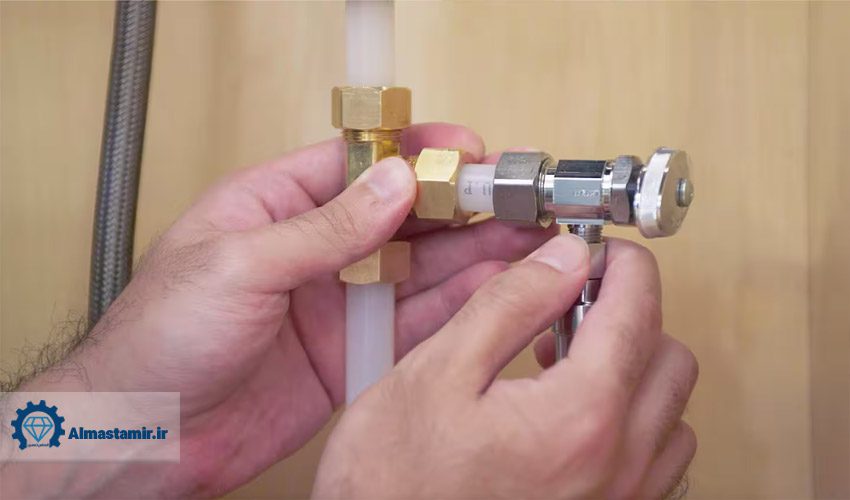 نرسیدن آب به یخساز یخچال به دلیل بسته بودن شیر آب پشت یخچال