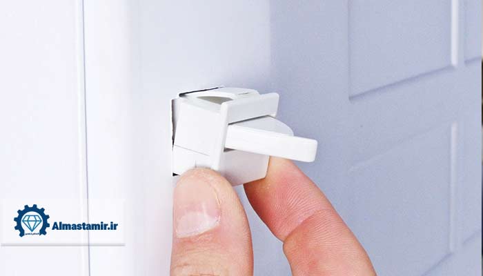 سوییچ درب یخچال ایراد دارد