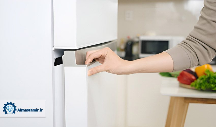 بوق زدن یخچال هیتاچی به دلیل بسته نشدن کامل درب یخچال