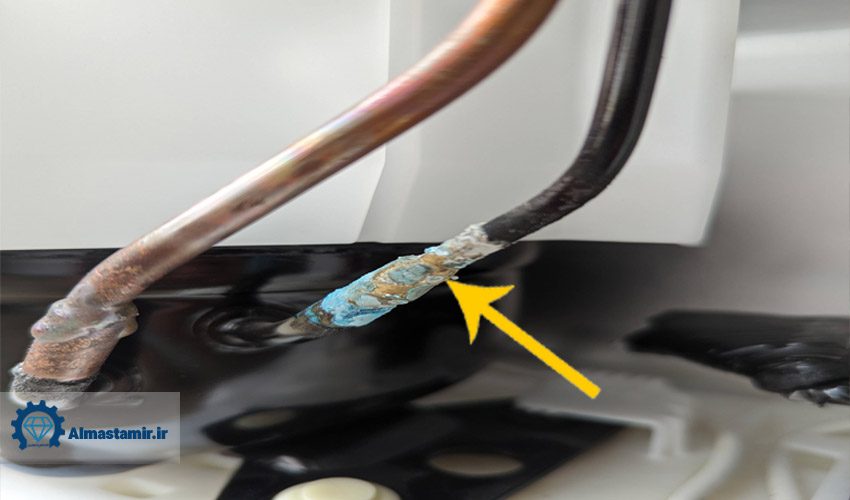 داغ شدن بدنه یخچال هیتاچی به دلیل آسیب‌دیدگی لوله‌های انتقال گاز در پشت یخچال